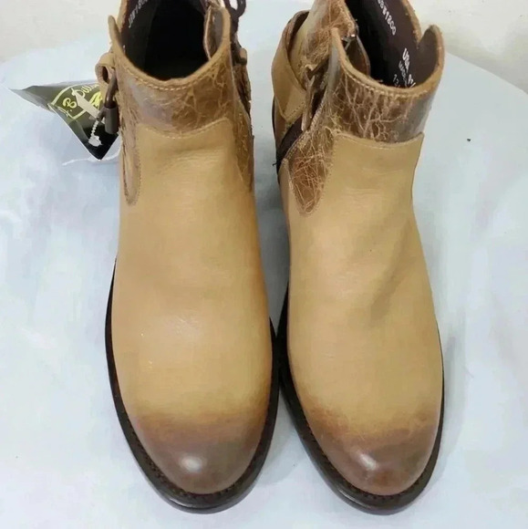 NWT! J.B. Dillion Leather Tan Zipper boots - Picture 4 of 12